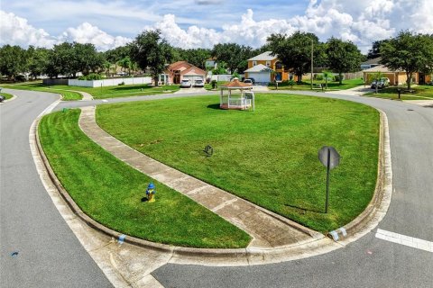 House in Clermont, Florida 3 bedrooms, 147.81 sq.m. № 2393696 - photo 25