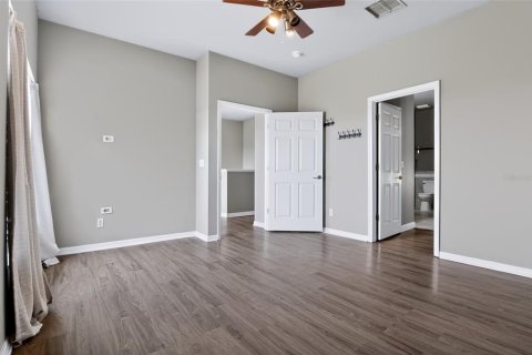 House in Clermont, Florida 3 bedrooms, 147.81 sq.m. № 2393696 - photo 9