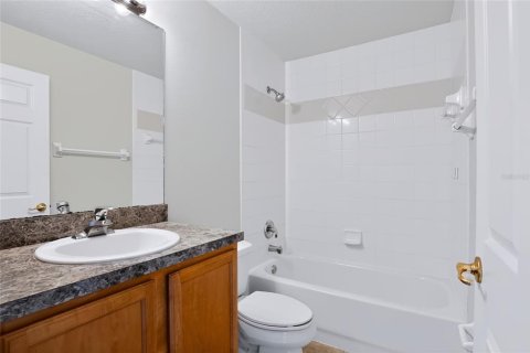 House in Clermont, Florida 3 bedrooms, 147.81 sq.m. № 2393696 - photo 17