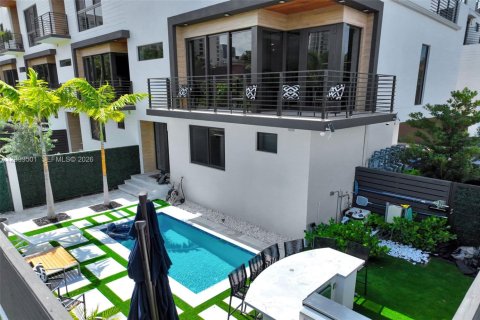 Adosado en venta en Fort Lauderdale, Florida, 3 dormitorios, 191.75 m2 № 2400537 - foto 10