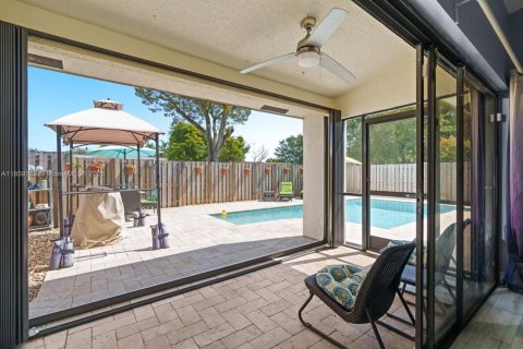 Adosado en venta en Fort Lauderdale, Florida, 3 dormitorios, 129.13 m2 № 1888247 - foto 16