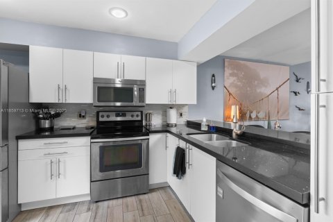 Adosado en venta en Fort Lauderdale, Florida, 3 dormitorios, 129.13 m2 № 1888247 - foto 7