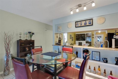 House in Sarasota, Florida 2 bedrooms, 148.74 sq.m. № 1527734 - photo 19