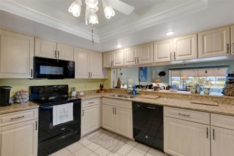 House in Sarasota, Florida 2 bedrooms, 148.74 sq.m. № 1527734 - photo 12