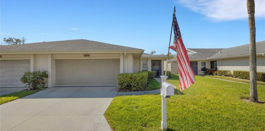 House in Sarasota, Florida 2 bedrooms, 148.74 sq.m. № 1527734