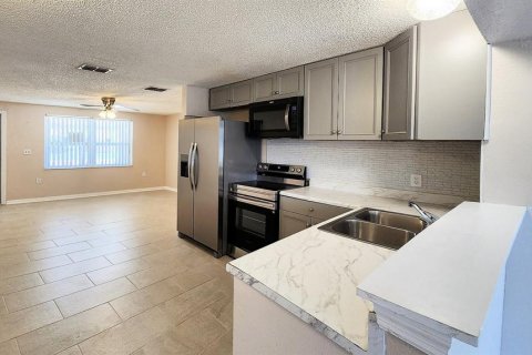 Villa ou maison à louer à Hudson, Floride: 3 chambres, 125.23 m2 № 2419564 - photo 6