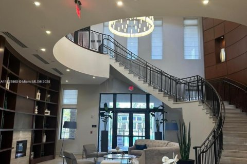 Condo in Doral, Florida, 2 bedrooms  № 1860175 - photo 15