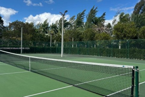 Condo in Doral, Florida, 2 bedrooms  № 1860175 - photo 12