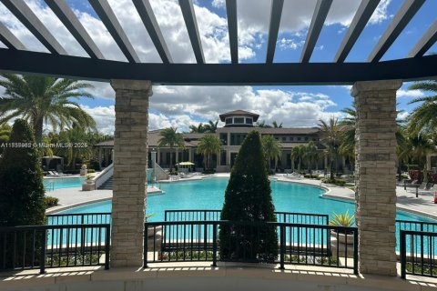 Condo in Doral, Florida, 2 bedrooms  № 1860175 - photo 13