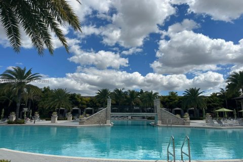 Condo in Doral, Florida, 2 bedrooms  № 1860175 - photo 14