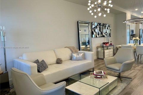Condo in Doral, Florida, 2 bedrooms  № 1860175 - photo 17