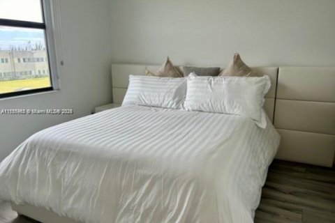 Condo in Doral, Florida, 2 bedrooms  № 1860175 - photo 25
