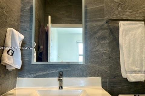 Condo in Doral, Florida, 2 bedrooms  № 1860175 - photo 28