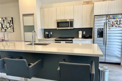 Condo in Doral, Florida, 2 bedrooms  № 1860175 - photo 22