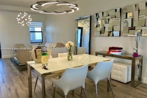 Condo in Doral, Florida, 2 bedrooms  № 1860175 - photo 18