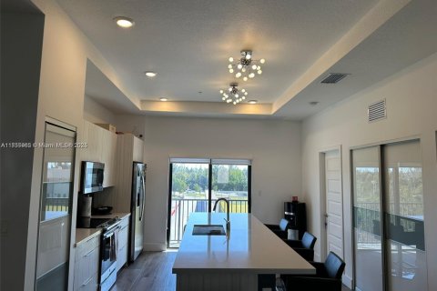 Condo in Doral, Florida, 2 bedrooms  № 1860175 - photo 24