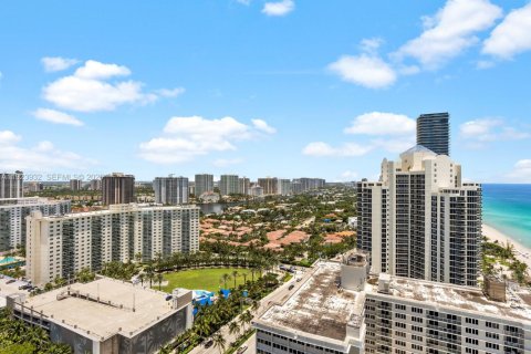 Condo in Sunny Isles Beach, Florida, 3 bedrooms № 2089641 - photo 9