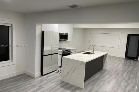 Villa ou maison à vendre à Miramar, Floride: 3 chambres, 129.6 m2 № 2000209 - photo 2