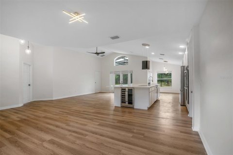 House in Clermont, Florida 3 bedrooms, 174.47 sq.m. № 2404598 - photo 9