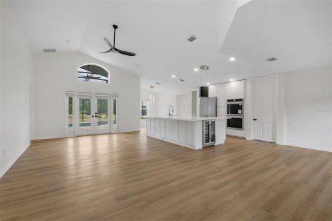 House in Clermont, Florida 3 bedrooms, 174.47 sq.m. № 2404598 - photo 7