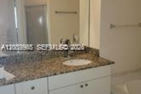 Condo in Hollywood, Florida, 1 bedroom  № 2069433 - photo 10