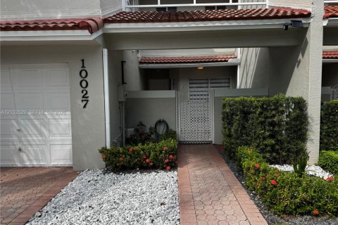 Townhouse in Doral, Florida 3 bedrooms, 176.33 sq.m. № 2416212