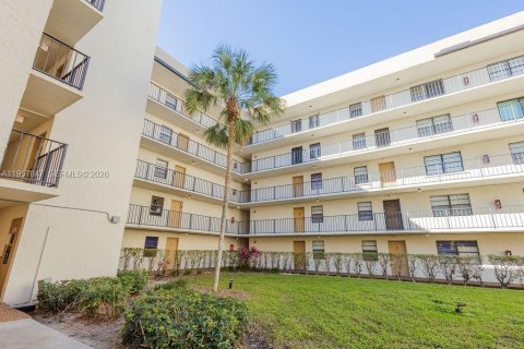 Condominio en Tamarac, Florida, 2 dormitorios  № 2011685