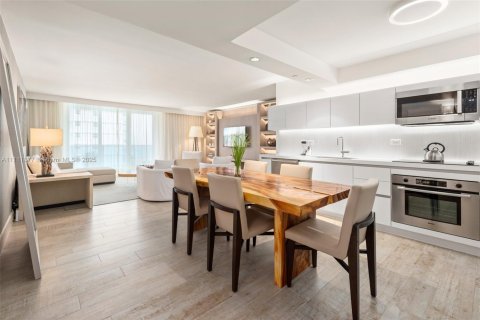 Condo in Miami Beach, Florida, 2 bedrooms  № 2022982 - photo 3