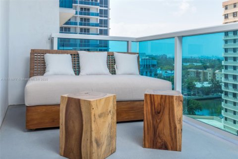 Condo in Miami Beach, Florida, 2 bedrooms  № 2022982 - photo 17