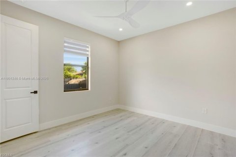 Casa en venta en Cape Coral, Florida, 3 dormitorios, 169.45 m2 № 1952359 - foto 22