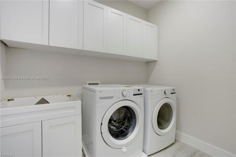 Casa en venta en Cape Coral, Florida, 3 dormitorios, 169.45 m2 № 1952359 - foto 18