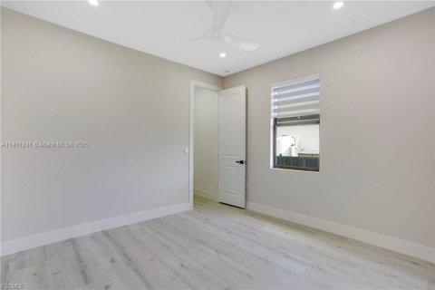 Casa en venta en Cape Coral, Florida, 3 dormitorios, 169.45 m2 № 1952359 - foto 25