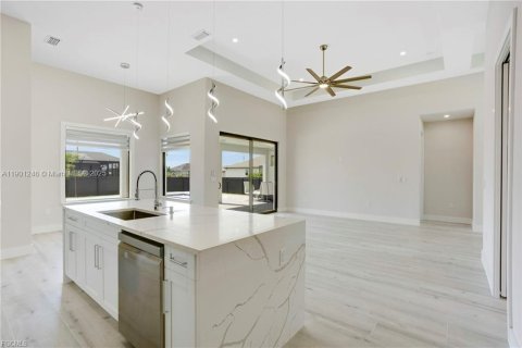 Casa en venta en Cape Coral, Florida, 3 dormitorios, 169.45 m2 № 1952359 - foto 8