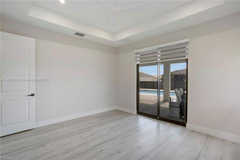Casa en venta en Cape Coral, Florida, 3 dormitorios, 169.45 m2 № 1952359 - foto 29