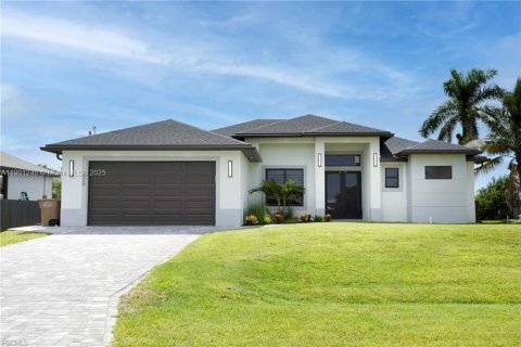 Casa en venta en Cape Coral, Florida, 3 dormitorios, 169.45 m2 № 1952359 - foto 2
