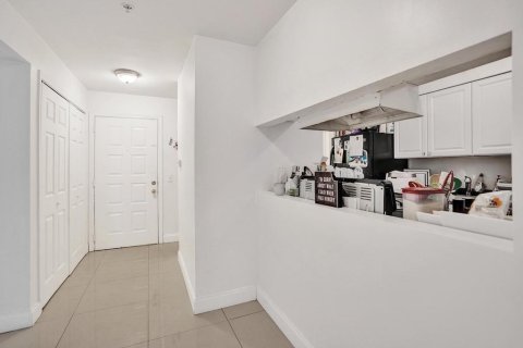 Condo in Boynton Beach, Florida, 2 bedrooms  № 2082099 - photo 26