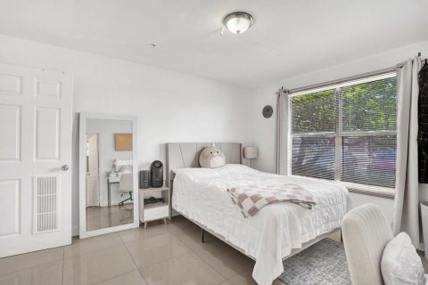 Condo in Boynton Beach, Florida, 2 bedrooms  № 2082099 - photo 16
