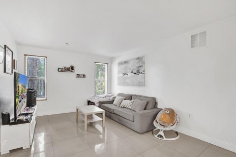 Condo in Boynton Beach, Florida, 2 bedrooms  № 2082099 - photo 9
