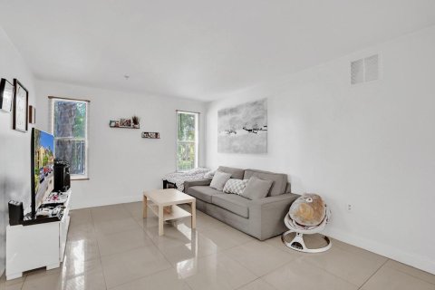Condo in Boynton Beach, Florida, 2 bedrooms  № 2082099 - photo 7