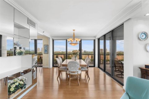 Condominio en venta en Aventura, Florida, 2 dormitorios, 169.55 m2 № 1817652 - foto 9