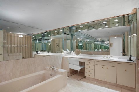 Condominio en venta en Aventura, Florida, 2 dormitorios, 169.55 m2 № 1817652 - foto 18