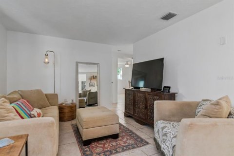 Villa ou maison à vendre à Port Richey, Floride: 2 chambres, 123.75 m2 № 2398679 - photo 6