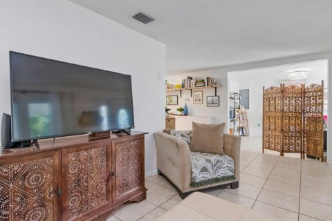 Villa ou maison à vendre à Port Richey, Floride: 2 chambres, 123.75 m2 № 2398679 - photo 9