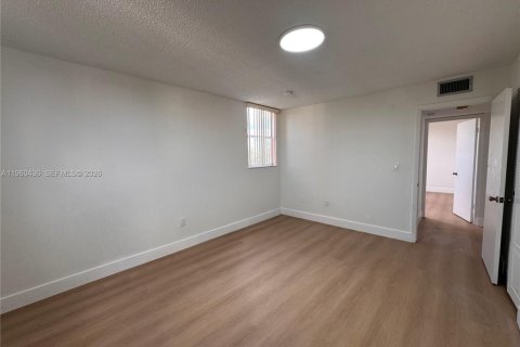 Copropriété à louer à North Lauderdale, Floride: 2 chambres, 92.9 m2 № 2022081 - photo 7
