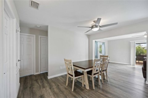 House in Port Charlotte, Florida 3 bedrooms, 115.94 sq.m. № 2209684 - photo 4