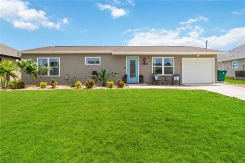 House in Port Charlotte, Florida 3 bedrooms, 115.94 sq.m. № 2209684 - photo 2