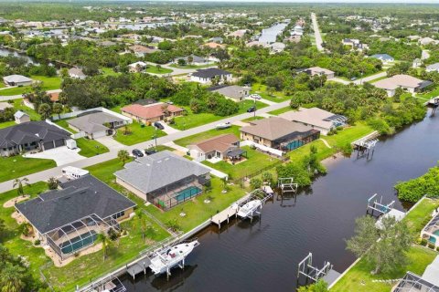 House in Port Charlotte, Florida 3 bedrooms, 115.94 sq.m. № 2209684 - photo 22