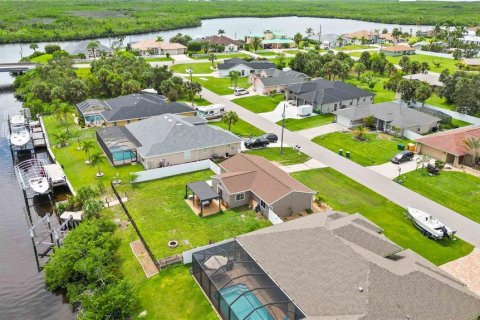 House in Port Charlotte, Florida 3 bedrooms, 115.94 sq.m. № 2209684 - photo 21