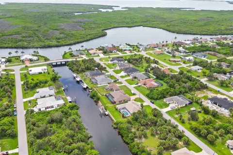 House in Port Charlotte, Florida 3 bedrooms, 115.94 sq.m. № 2209684 - photo 24