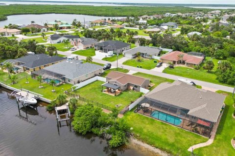 House in Port Charlotte, Florida 3 bedrooms, 115.94 sq.m. № 2209684 - photo 20